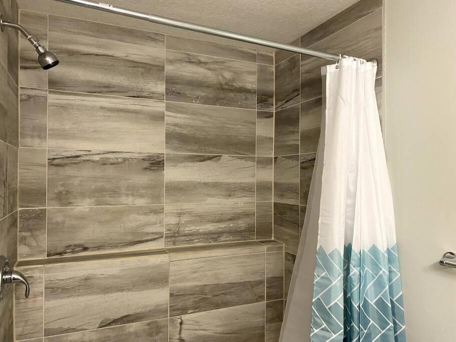 Beautiful And Spacious 1 Room In A Very Quiet Area Airdrie Exterior photo